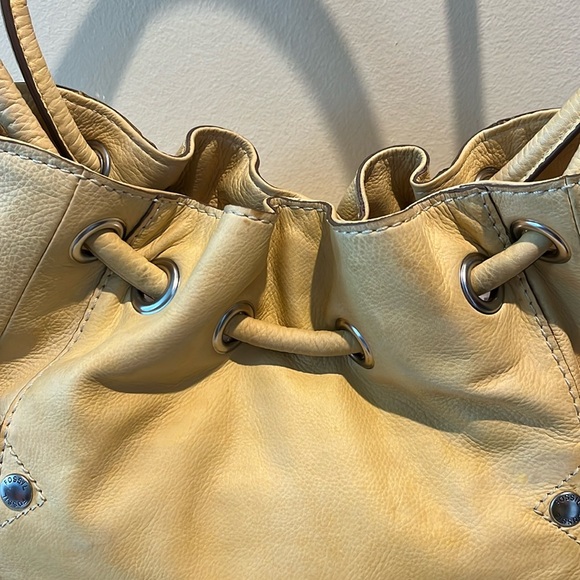 Fossil   Shoulder / Bucket bag   Leather yellowish tan  Drawstring  Side pockets - Picture 11 of 17